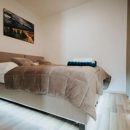 Hillside X34, Kubinska Hola Alsókubin