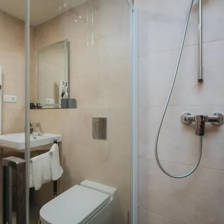 Hillside X34, Kubinska Hola *