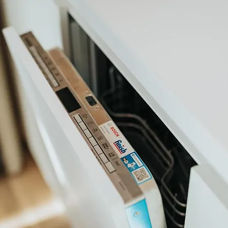 Hillside X34, Kubinska Hola